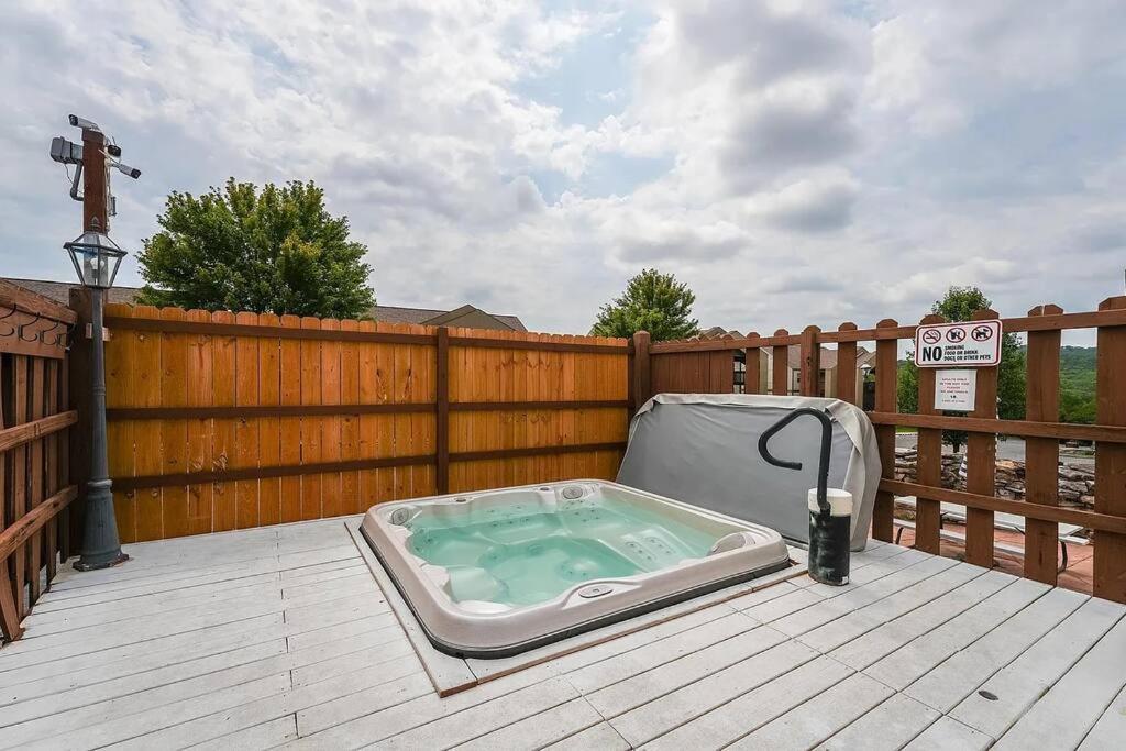 Modern Comfort: Updated Cozy Condo In Indian Point Branson Exterior photo