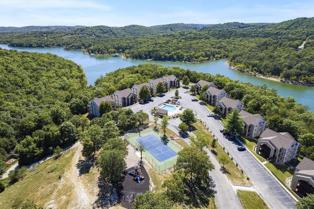 Modern Comfort: Updated Cozy Condo In Indian Point Branson Exterior photo